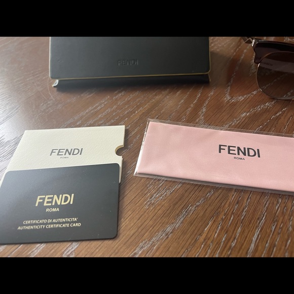 New and authentic FENDI cat eye sunglasses! 😎 - Picture 4 of 12